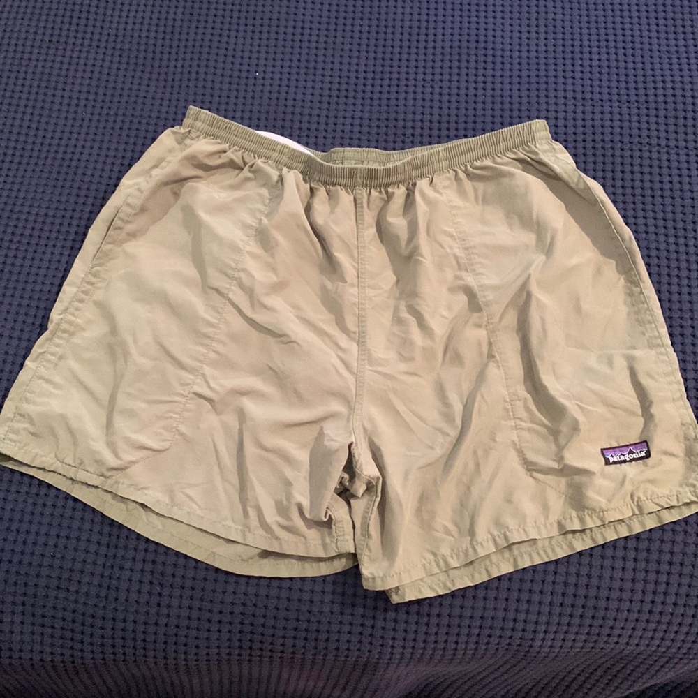 patagonia baggies green size xl